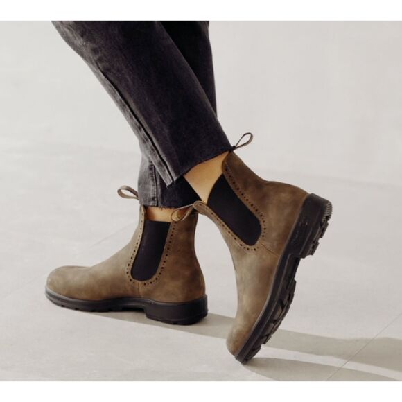 NEW Blundstone Women's 1351 Chelsea Boot, Rustic Brown, 6.5 UK/9.5 M US D36 - Picture 2 of 10